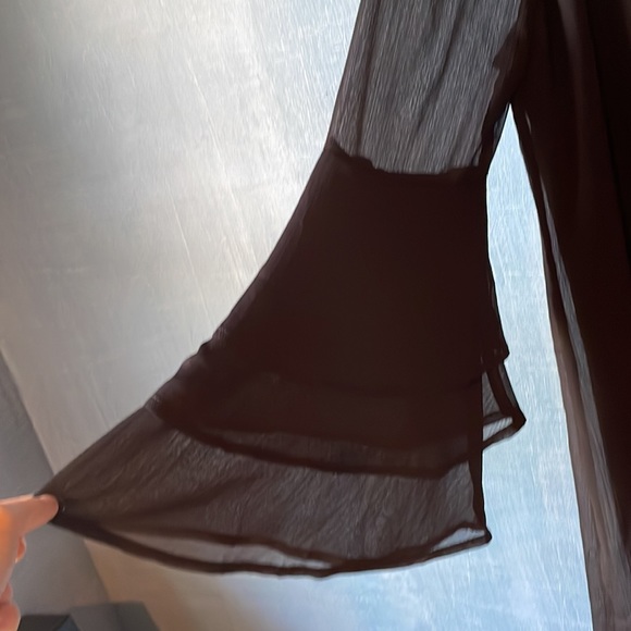 Black light weight crepe long sleeved dress. - Picture 3 of 3